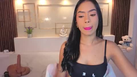 Snapshot of chloemoon9 chatting on 10.26.25 Chloe Moon online show from 10.26.25