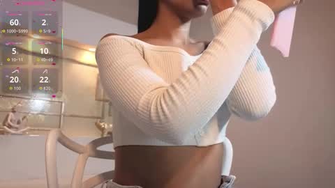 Snapshot of chloemoon9 chatting on 11.10.25 Chloe Moon online show from 11.10.25