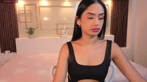 Snapshot of chloemoon9 chatting on 11.18.25 Chloe Moon online show from 11.18.25