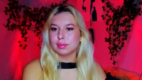 ChloeRicci online show from 11.24.25