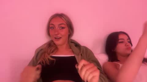 Snapshot of chloeros3e chatting on 09.25.25 chloeros3e online show from 09.25.25