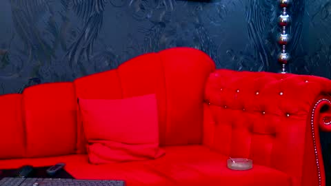 Chloe Vee online show from 02.23.25