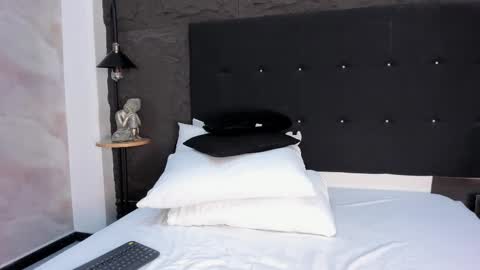 Chloe Scott online show from 11.08.25