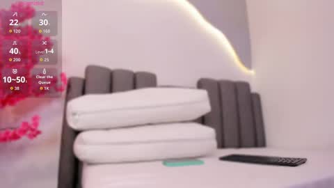 Snapshot of chlowe_taylor chatting on 09.22.25 chlowe online show from 09.22.25