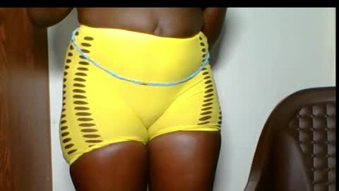 Snapshot of chocolate_queen25 chatting on 11.04.25 chocolate queen25 online show from 11.04.25