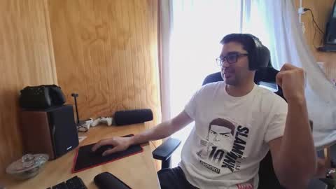 Snapshot of chocomate chatting on 11.21.25 chocomate online show from 11.21.25