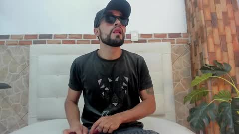 Snapshot of chris_kizz chatting on 12.04.24 chris_kizz online show from 12.04.24