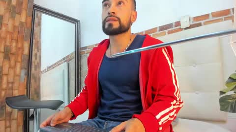 Snapshot of chris_kizz chatting on 12.31.24 chris_kizz online show from 12.31.24