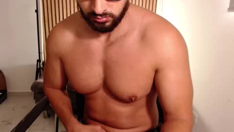 cris         Twitter magnum101010 insta magnumc20 online show from 12.19.25