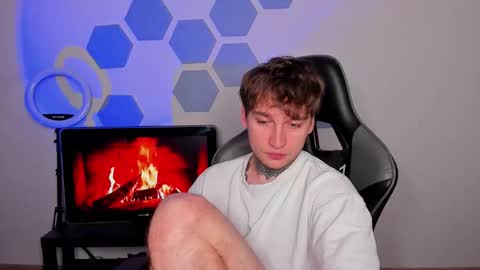 Snapshot of chris_tyson chatting on 10.25.25 Chris Tyson online show from 10.25.25