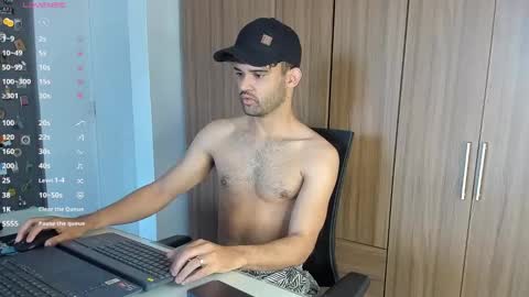 Im Chirs IM MODEL INDEPENDT online show from 01.15.25