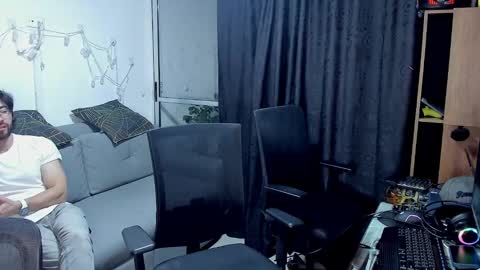 Im Chirs IM MODEL INDEPENDT online show from 02.11.25