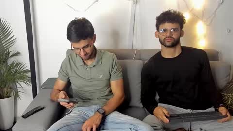 Im Chirs IM MODEL INDEPENDT online show from 02.15.25