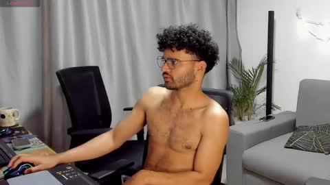 Im Chirs IM MODEL INDEPENDT online show from 02.25.25