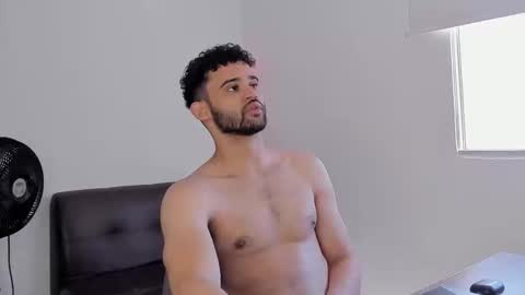 Im Chirs IM MODEL INDEPENDT online show from 09.15.25