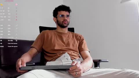 Im Chirs IM MODEL INDEPENDT online show from 10.28.25