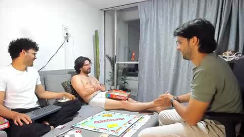 Im Chirs IM MODEL INDEPENDT online show from 11.22.25