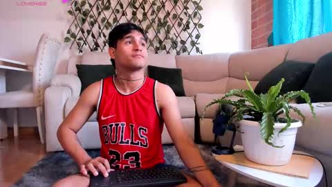 Christian Wang online show from 12.16.25