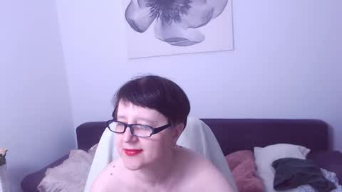 Snapshot of christarose chatting on 05.01.26 Christa online show from 05.01.26