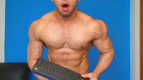 Snapshot of christopher_w chatting on 01.01.25 Christopher online show from 01.01.25