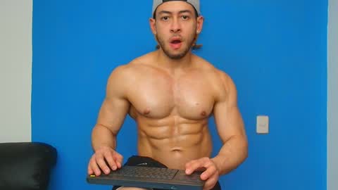 Snapshot of christopher_w chatting on 01.12.25 Christopher online show from 01.12.25