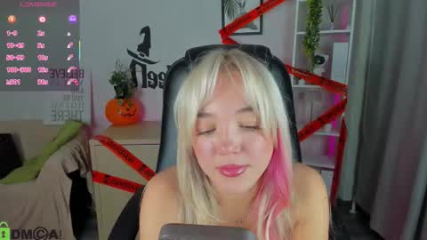 Snapshot of christy_little chatting on 10.30.25 hristy3 online show from 10.30.25