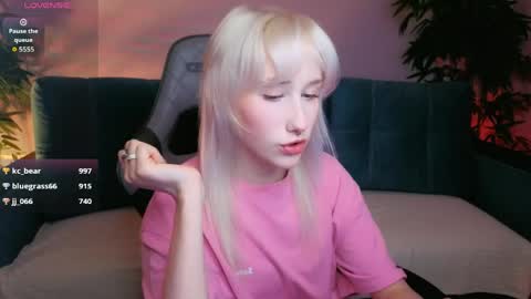 Snapshot of chrome_heartz chatting on 05.10.26 EvaBlonde TayaBrunette EliieBlack hair online show from 05.10.26