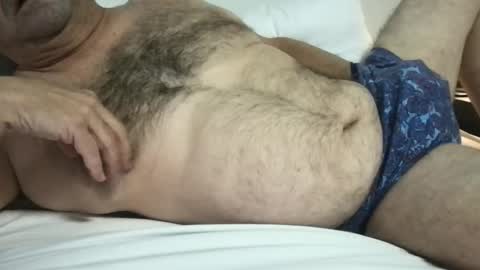 Snapshot of chubbeebear chatting on 12.15.25 lOOking4me online show from 12.15.25