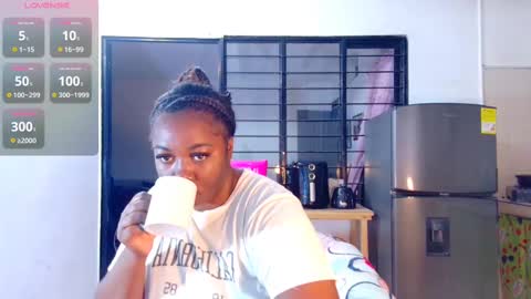 Snapshot of ciaraebonyxxx chatting on 02.14.25 ciaraebonyxxx online show from 02.14.25