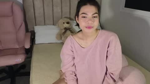 Snapshot of cielo_18d chatting on 05.14.26 Mia online show from 05.14.26