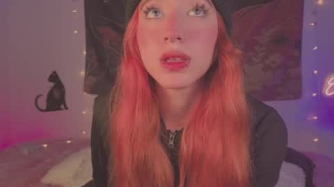 Snapshot of cinderella_lewis chatting on 03.22.26 Sofi Eva and Mey online show from 03.22.26