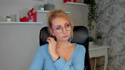 Snapshot of cinderellamoon chatting on 03.03.26 Cinderella online show from 03.03.26