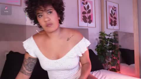 Snapshot of cinnamon_afrodit chatting on 09.21.25 Amber online show from 09.21.25