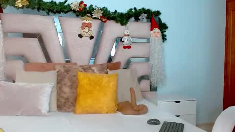 Snapshot of cintia_hills chatting on 12.28.24 Cintia Hills online show from 12.28.24