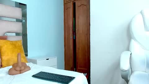 Snapshot of cintia_hills chatting on 01.17.25 Cintia Hills online show from 01.17.25