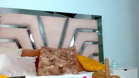 Snapshot of cintia_hills chatting on 01.21.25 Cintia Hills online show from 01.21.25