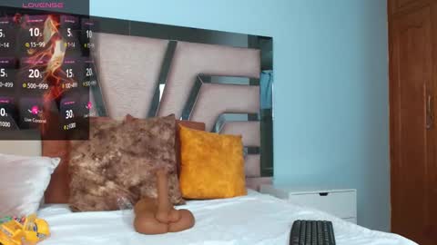 Snapshot of cintia_hills chatting on 02.09.25 Cintia Hills online show from 02.09.25