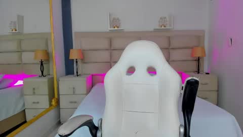 Snapshot of cintiacolins chatting on 12.05.25 CintiaCollins online show from 12.05.25