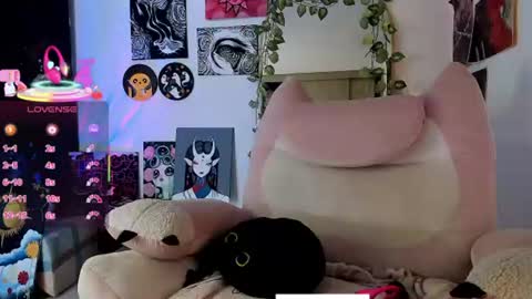 Snapshot of circe_l chatting on 07.25.26 Paulina online show from 07.25.26