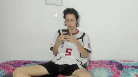 Snapshot of cirosky_elchicopolla chatting on 02.18.26 cirosky_elchicopolla online show from 02.18.26