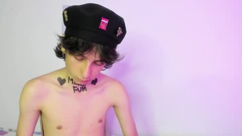 Snapshot of cirosky_elchicopolla chatting on 02.21.26 cirosky_elchicopolla online show from 02.21.26