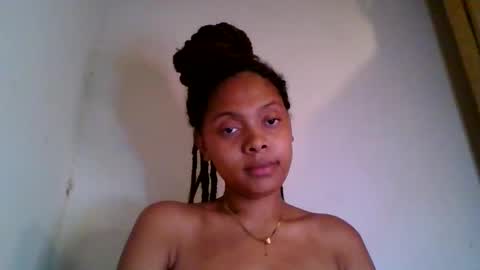 Snapshot of ckamilla45 chatting on 10.02.25 ckamilla45 online show from 10.02.25