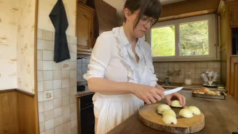 Claire Moulin online show from 04.24.26