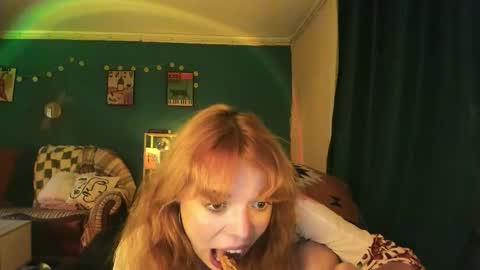 Snapshot of clancyosbourne chatting on 09.17.25 Clancy online show from 09.17.25