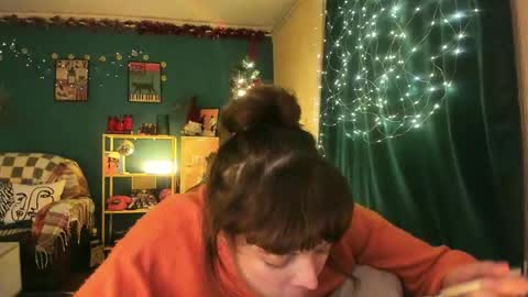 Snapshot of clancyosbourne chatting on 12.22.25 Clancy online show from 12.22.25