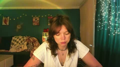 Snapshot of clancyosbourne chatting on 05.30.26 Clancy online show from 05.30.26