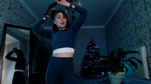 Snapshot of clara_bendover chatting on 01.08.25 Clara online show from 01.08.25