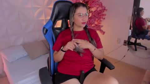 Snapshot of clara_luu chatting on 02.28.26 Clara online show from 02.28.26