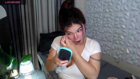 Snapshot of claraakhasova chatting on 12.22.24 Samantha online show from 12.22.24