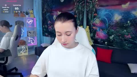 Snapshot of clarabenson chatting on 09.15.25 clarabenson online show from 09.15.25